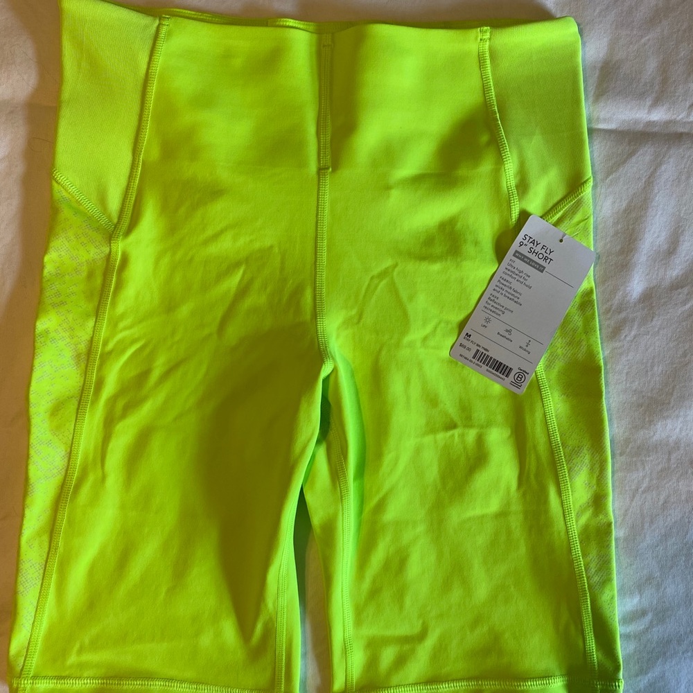Athleta stay fly 9” M short ultra high rise NWT